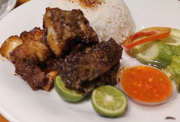 Resto Pilar Kayu Pilihan Menikmati Hidangan Lezat